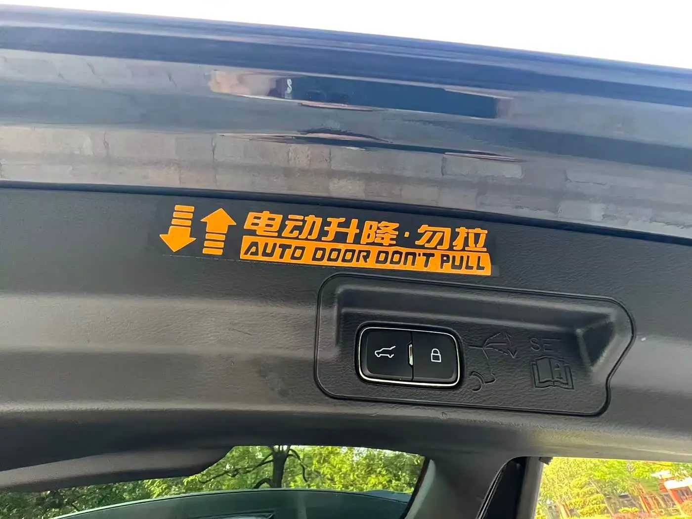 Ford Explorer 2021 — Photo 18/19