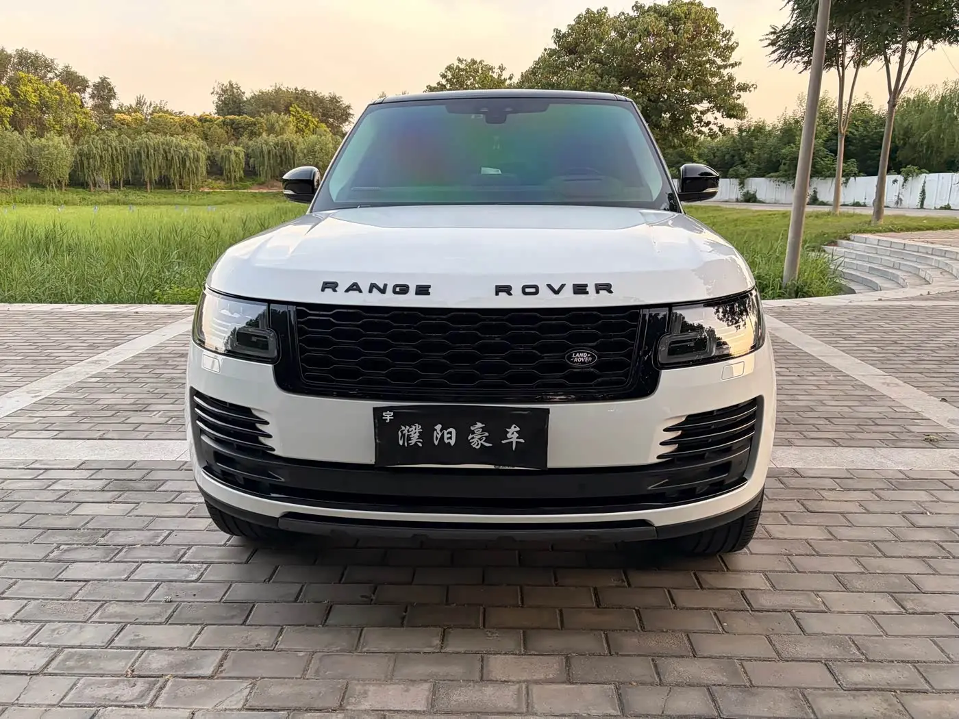Land Rover Range Rover 2021 — ფოტო 7/20
