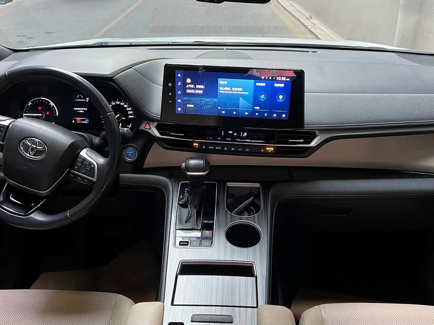 Toyota Sienna 2022 — Фото 11/12