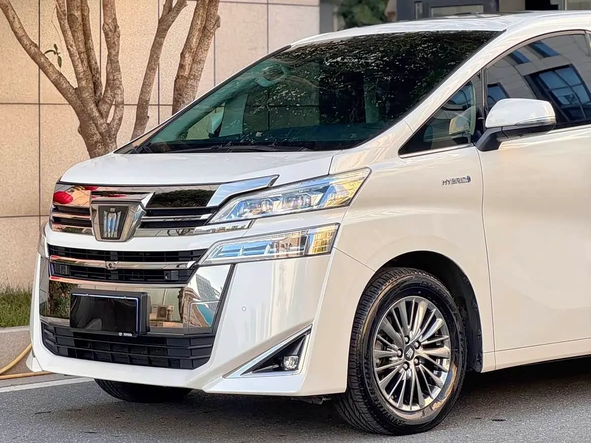 Toyota Vellfire 2021 — Photo 7/12
