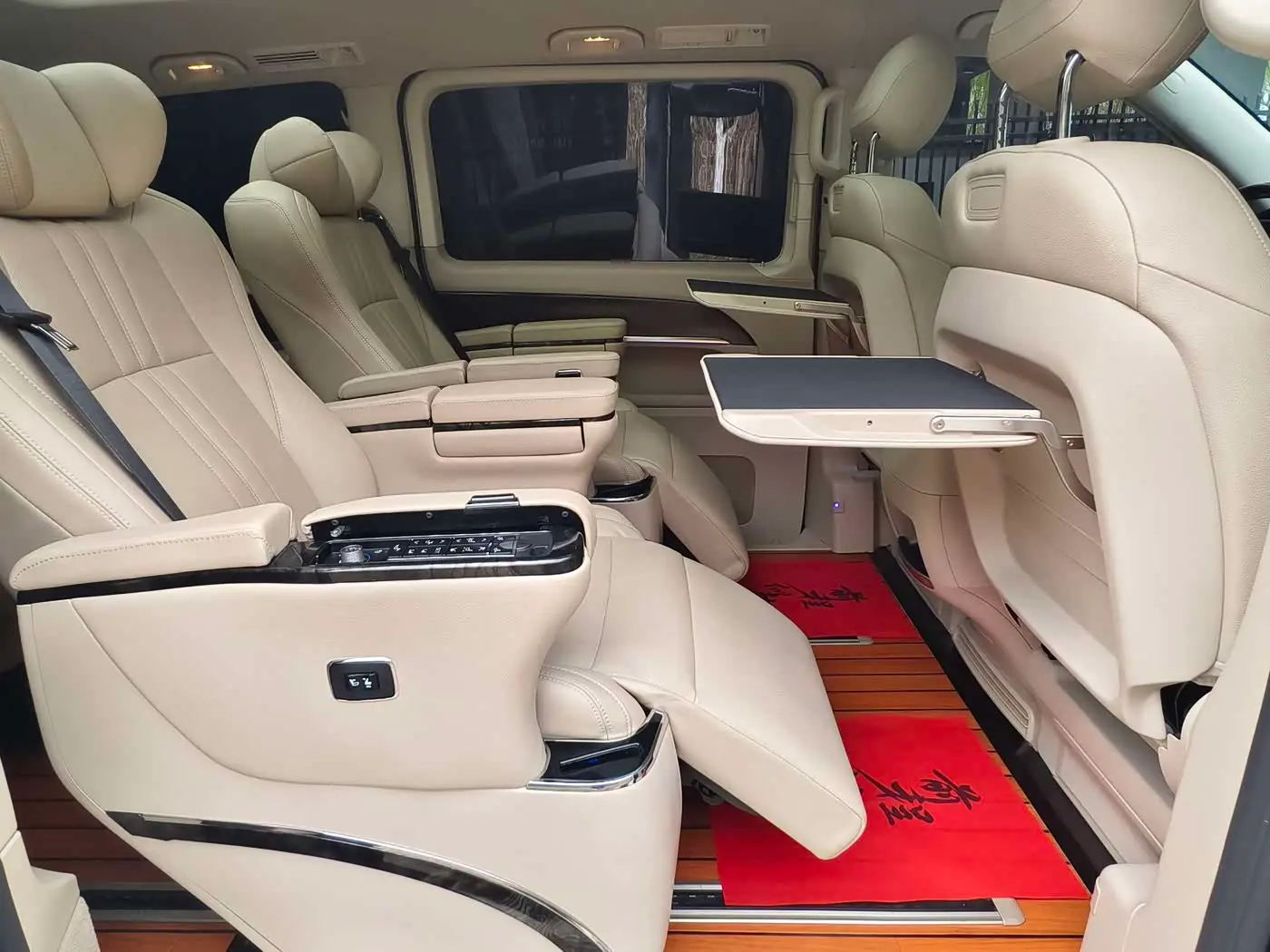 Mercedes-Benz V-Class 2023 — Photo 14/20