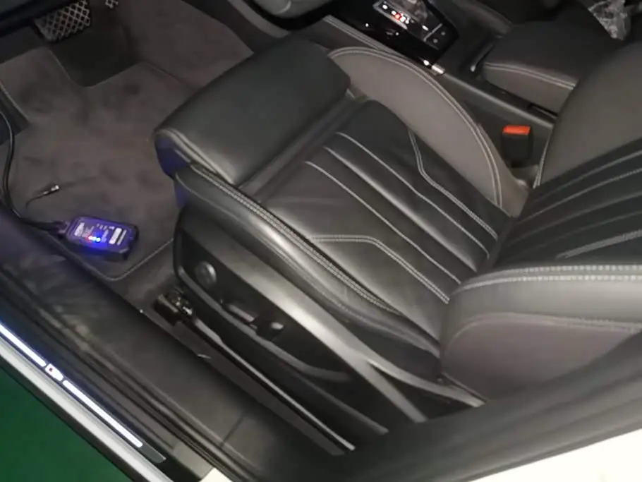 Audi Q5L 2021 — Şəkil 9/16