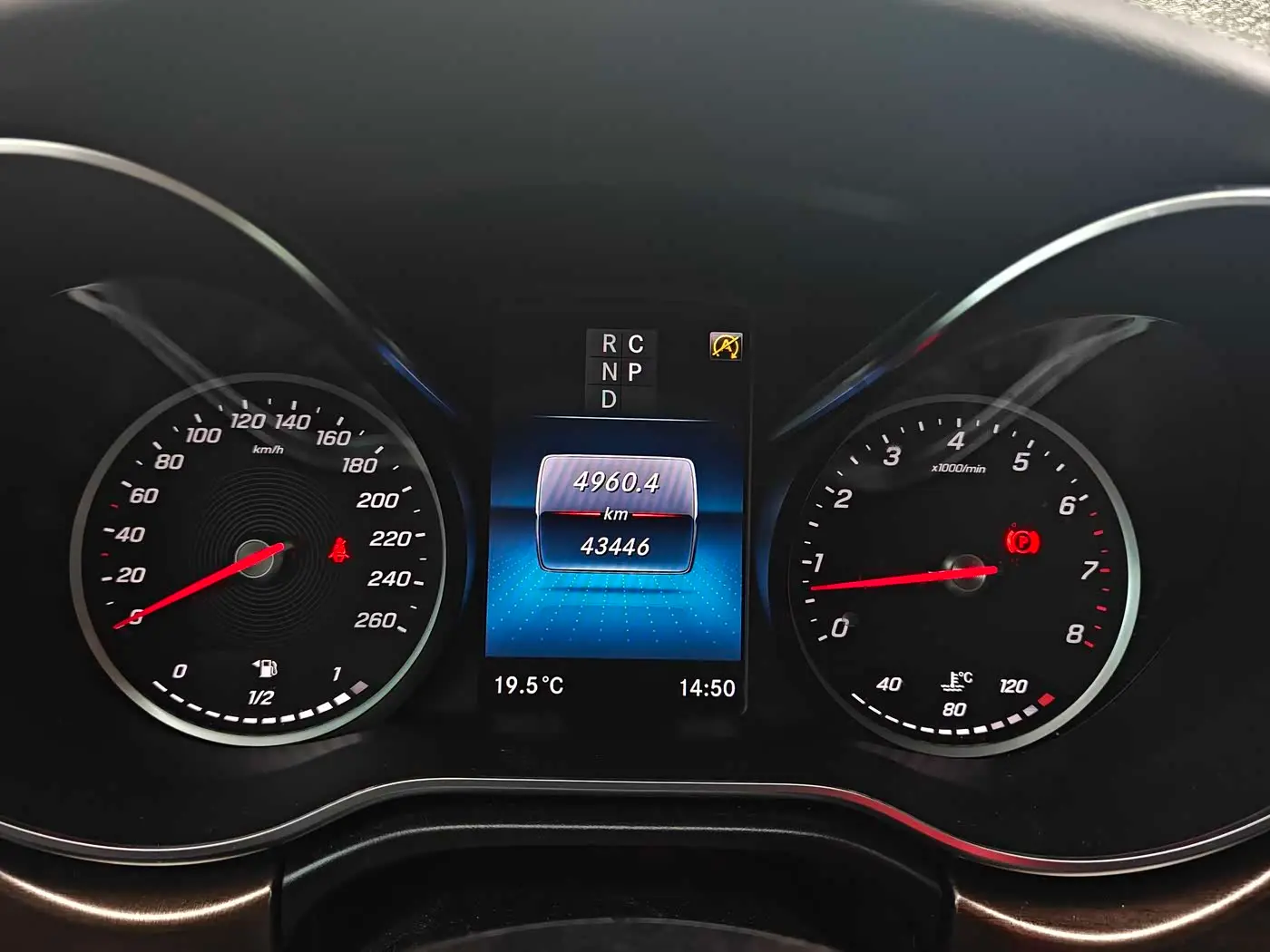 Mercedes-Benz V-Class 2023 — Şəkil 19/20