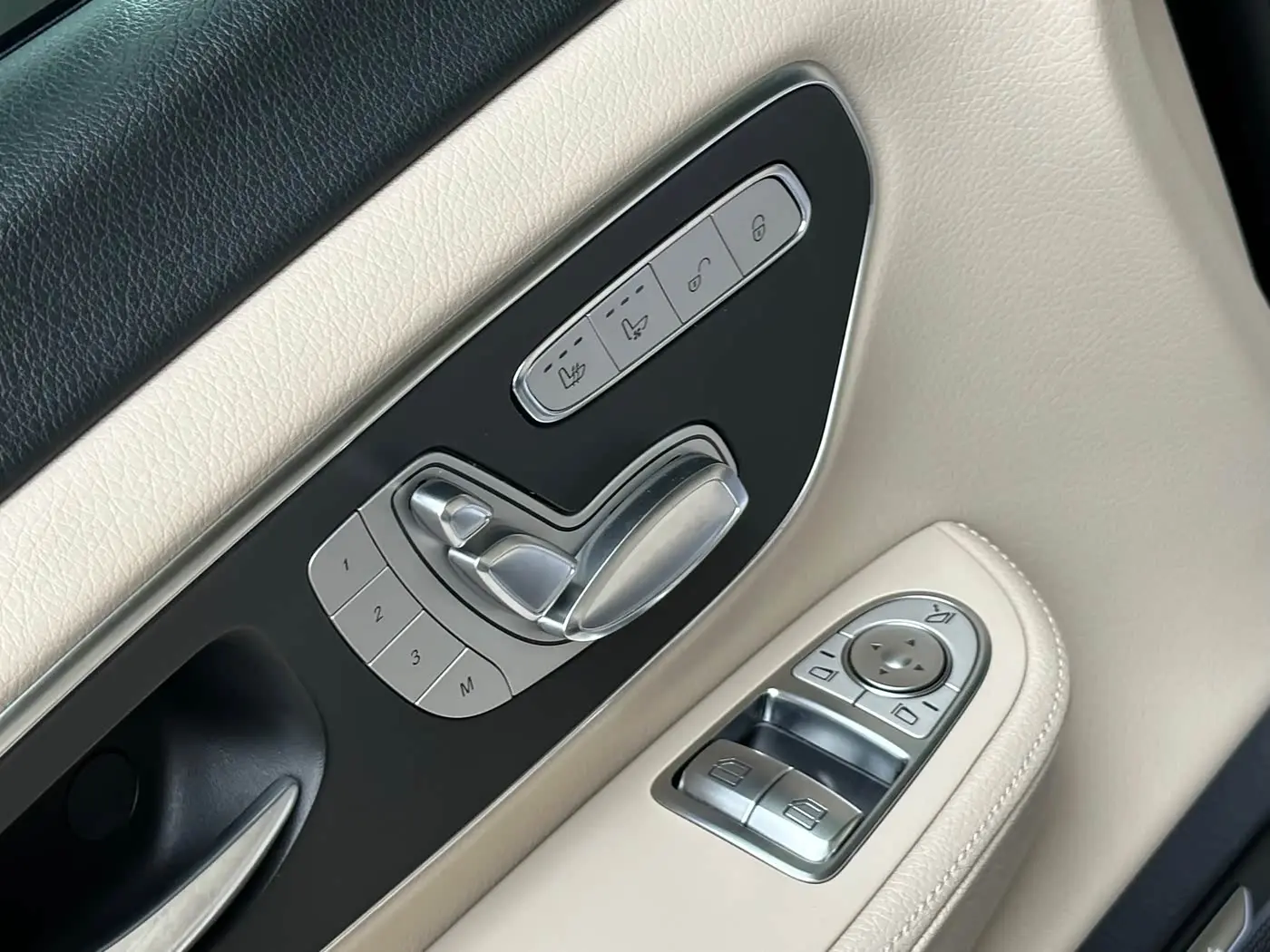 Mercedes-Benz V-Class 2022 — Фото 7/18