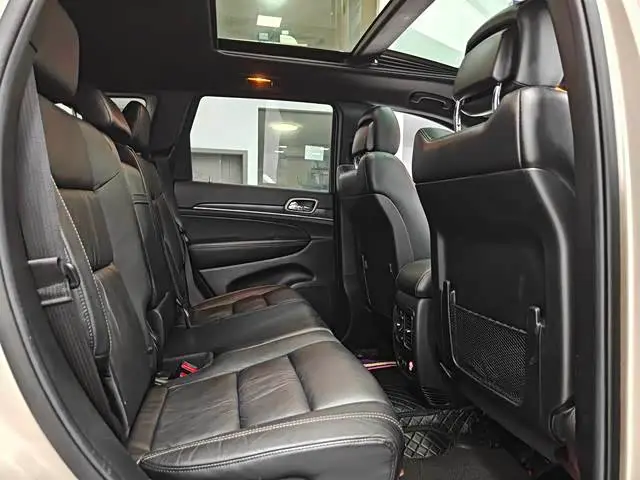 Jeep Grand Cherokee 2016 — Фото 13/13