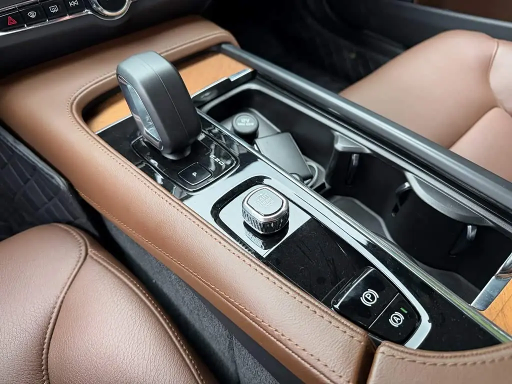 Volvo S90 2024 — Photo 9/14