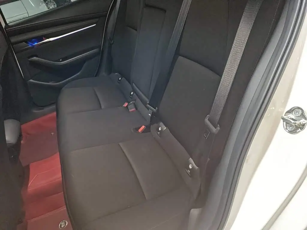 Mazda Mazda3 Axela 2026 — Şəkil 17/20