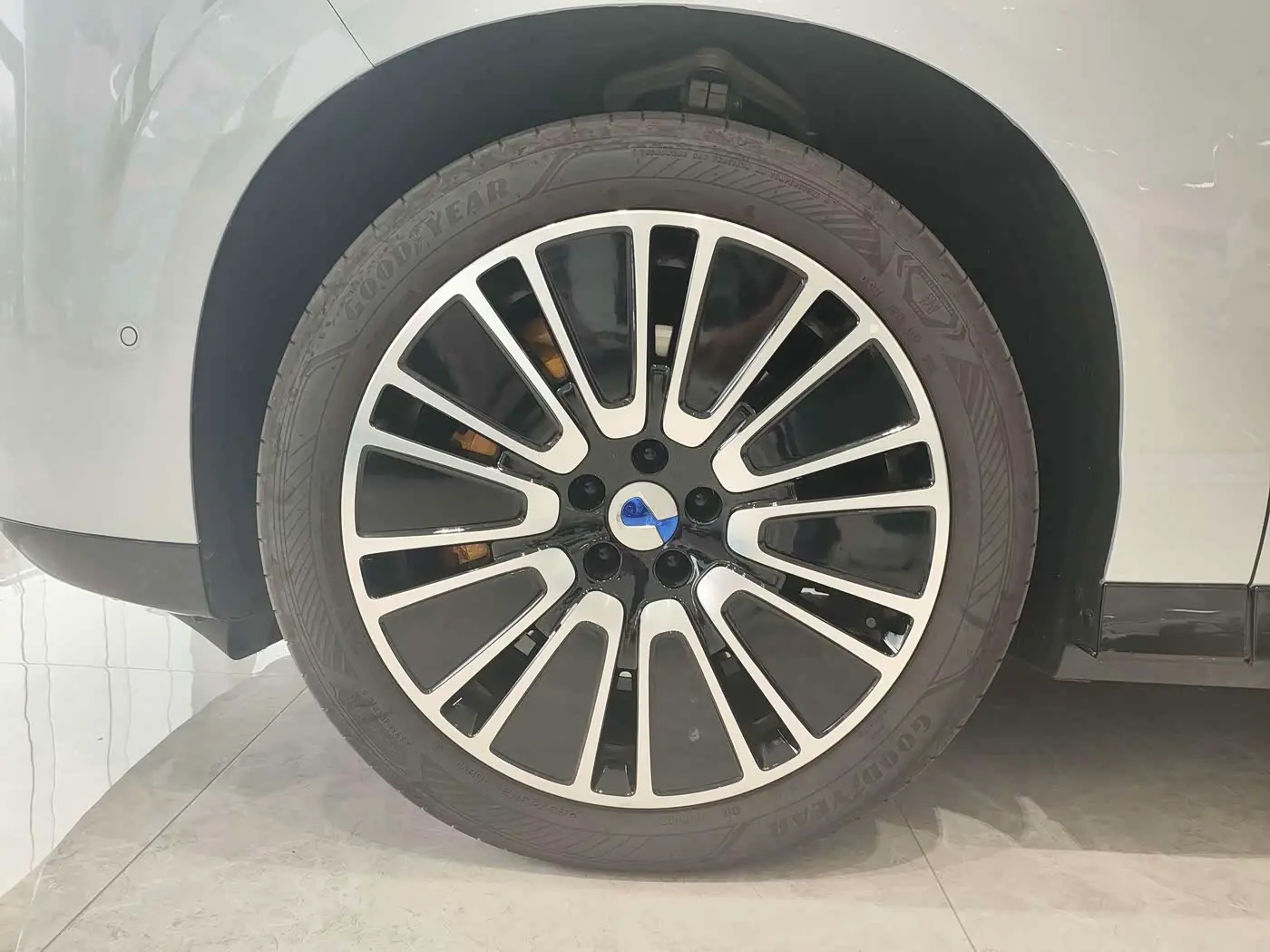 Denza N8L 2025 — Photo 18/19