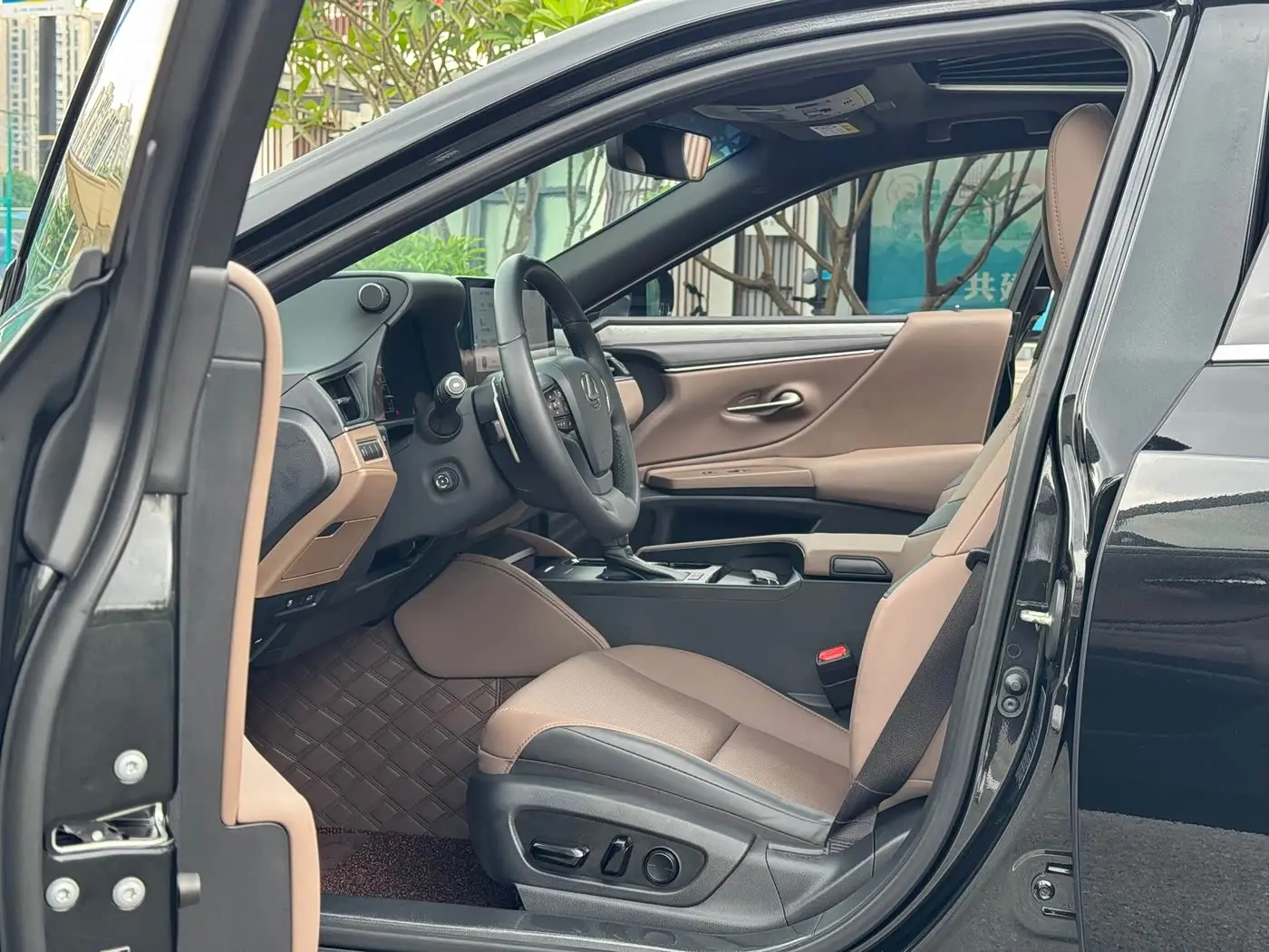 Lexus ES 2024 — Photo 5/16