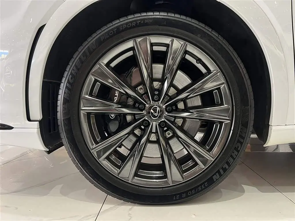 Lexus RX 2024 — Photo 9/20