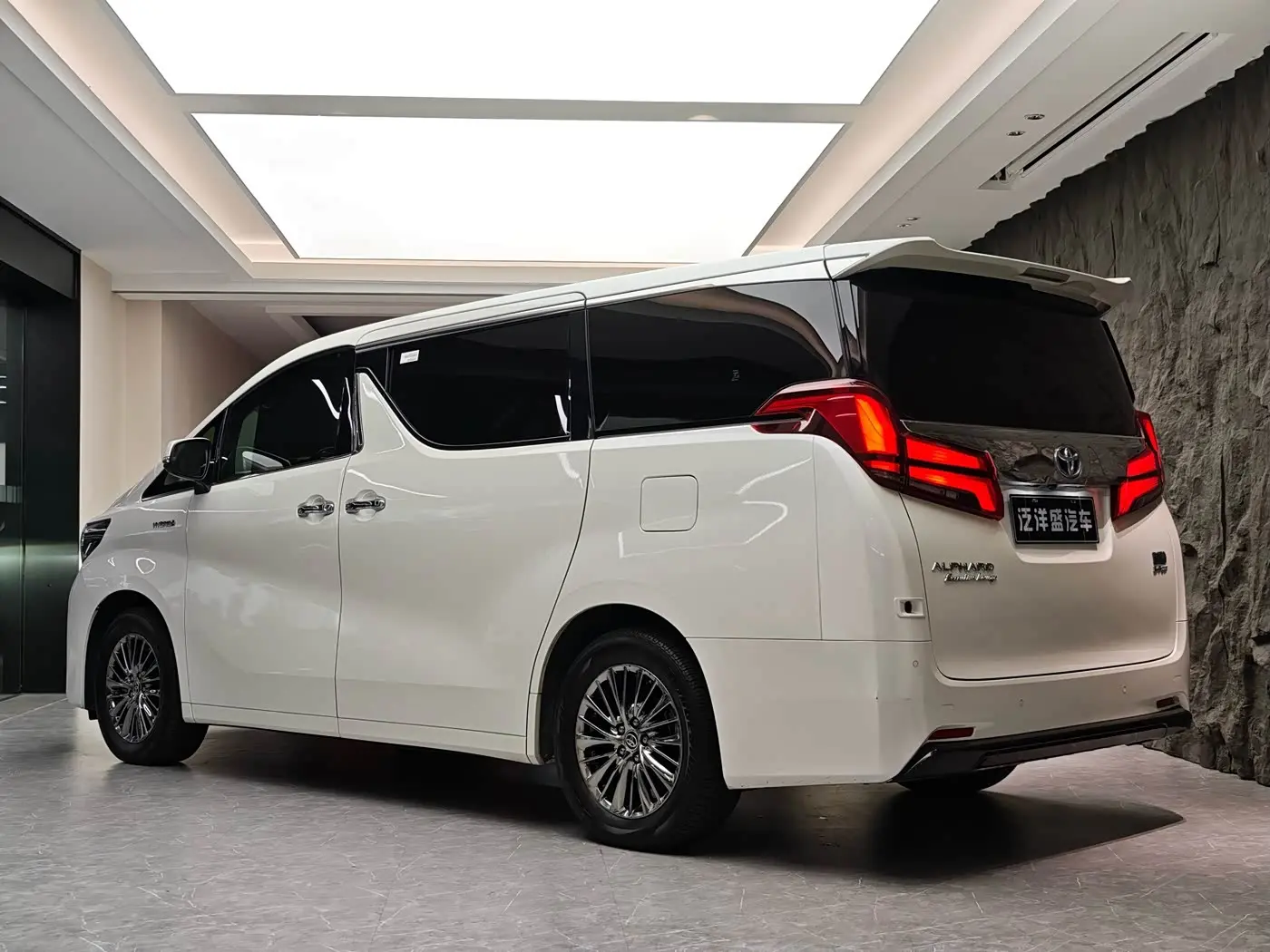 Toyota Alphard 2021 — Şəkil 15/15