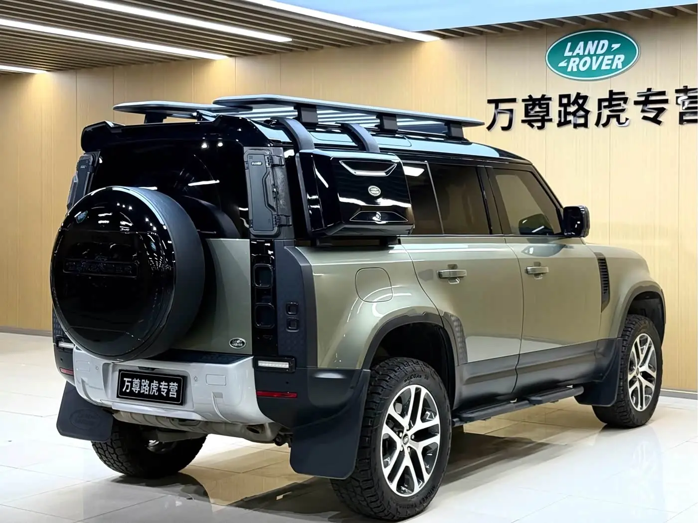 Land Rover Defender 2022 — Фото 9/9
