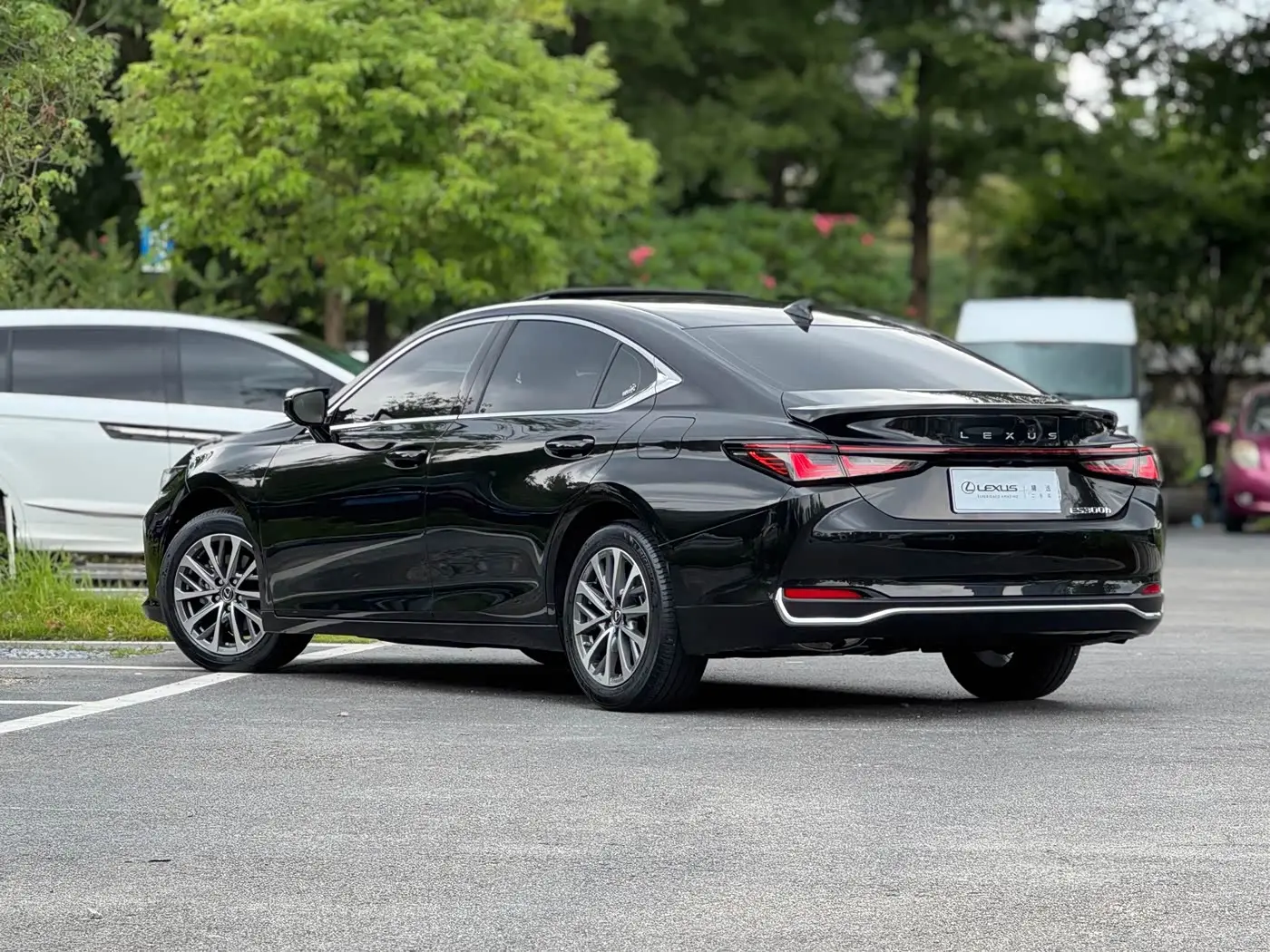 Lexus ES 2024 — Photo 4/16