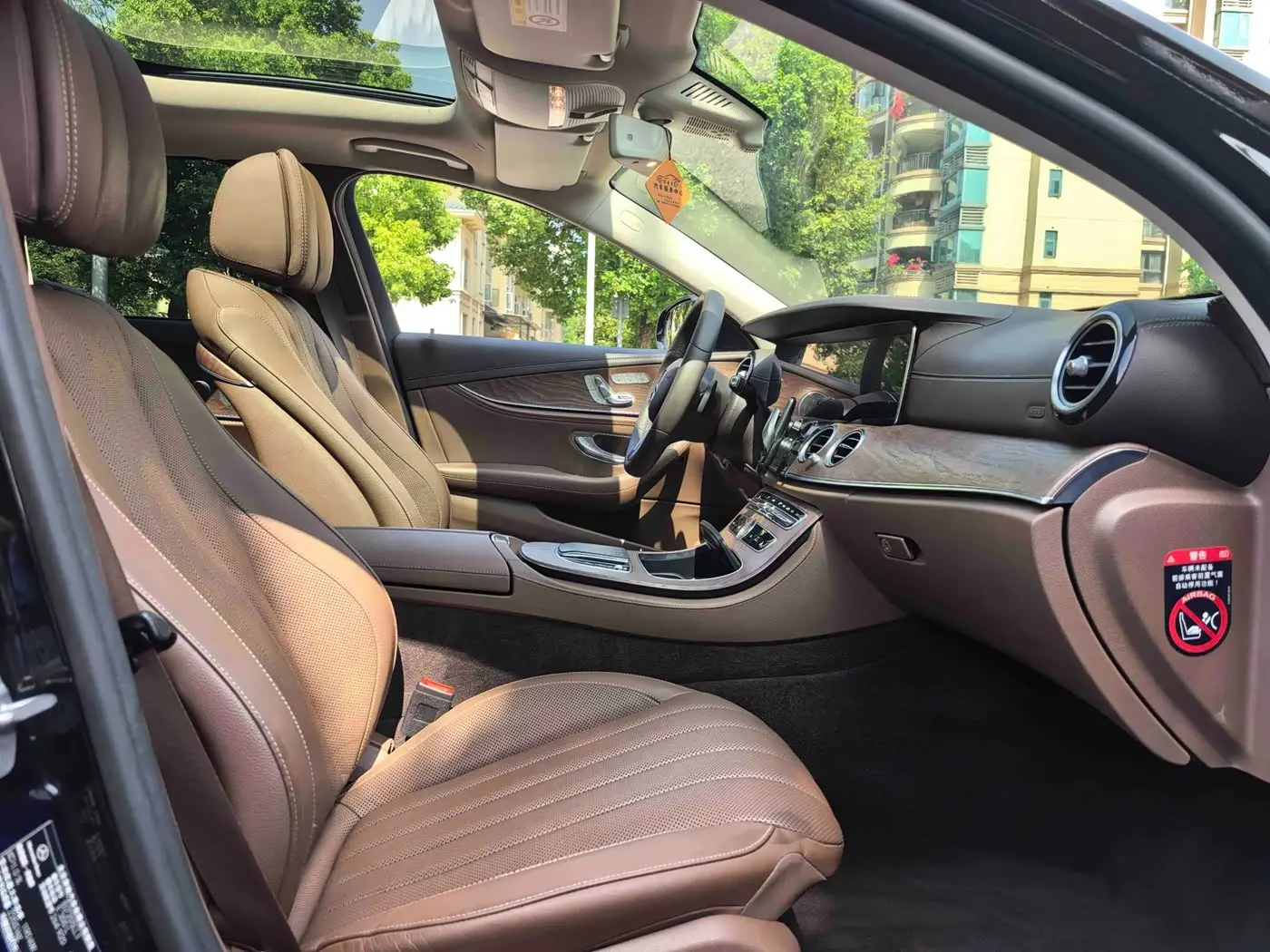 Mercedes-Benz E-Class 2020 — Photo 12/18