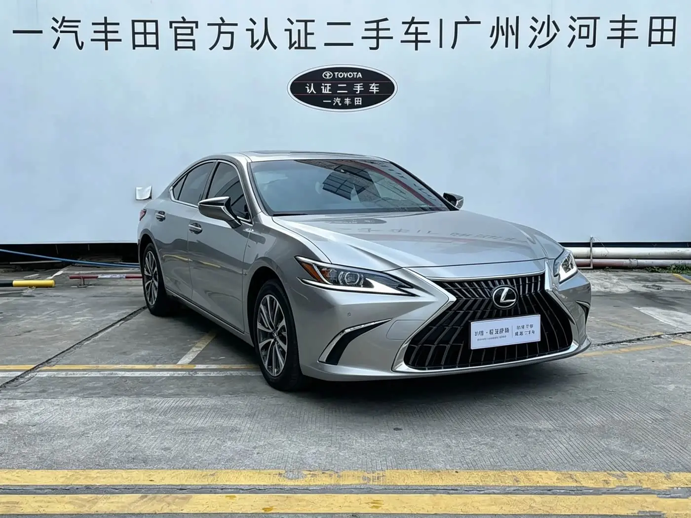 Lexus ES 2023 — Фото 3/20
