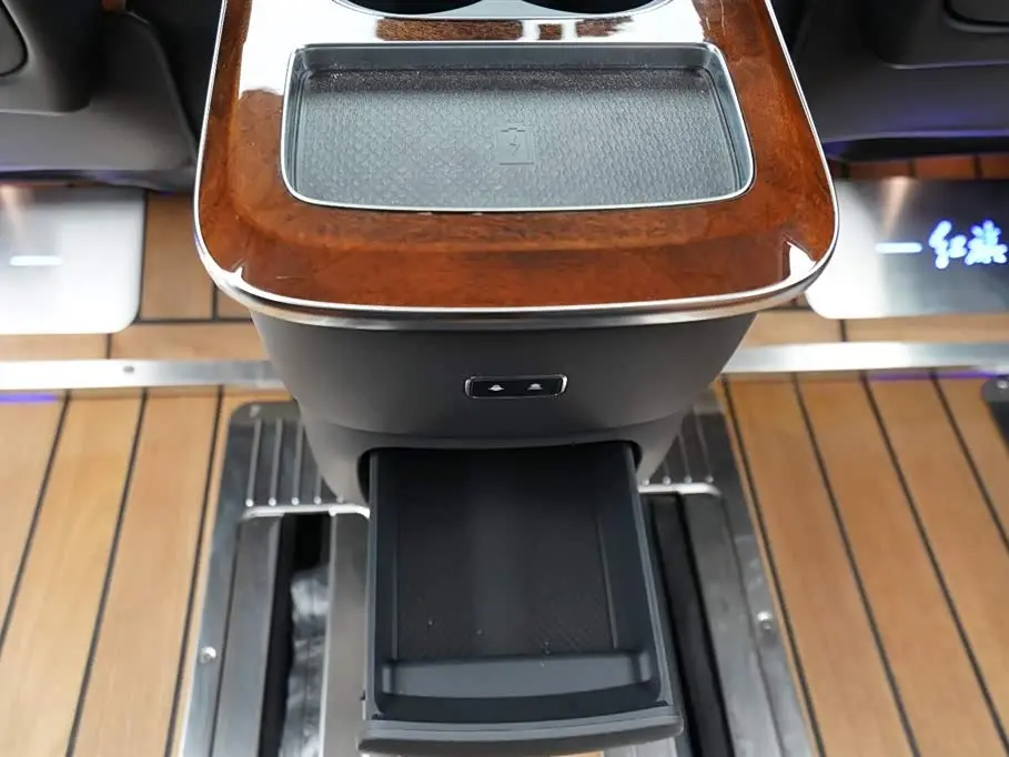 Hongqi HQ9 2024 — Photo 15/18