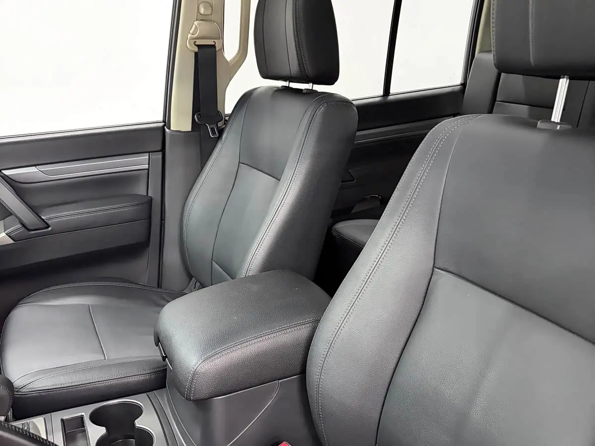 Mitsubishi Pajero 2017 — Фото 8/15