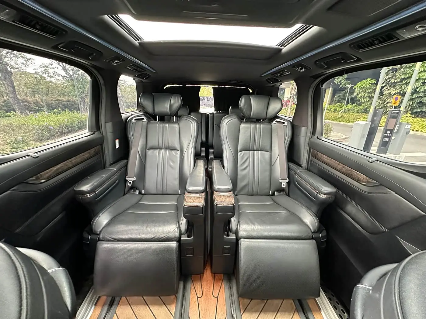 Toyota Alphard 2019 — Şəkil 16/18