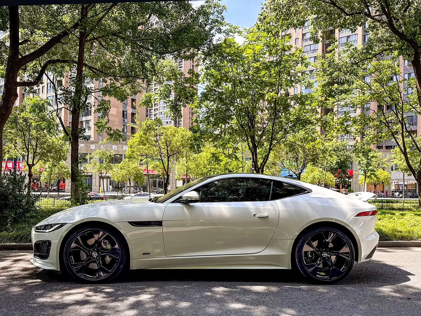 Jaguar F-TYPE 2025 — Photo 3/15