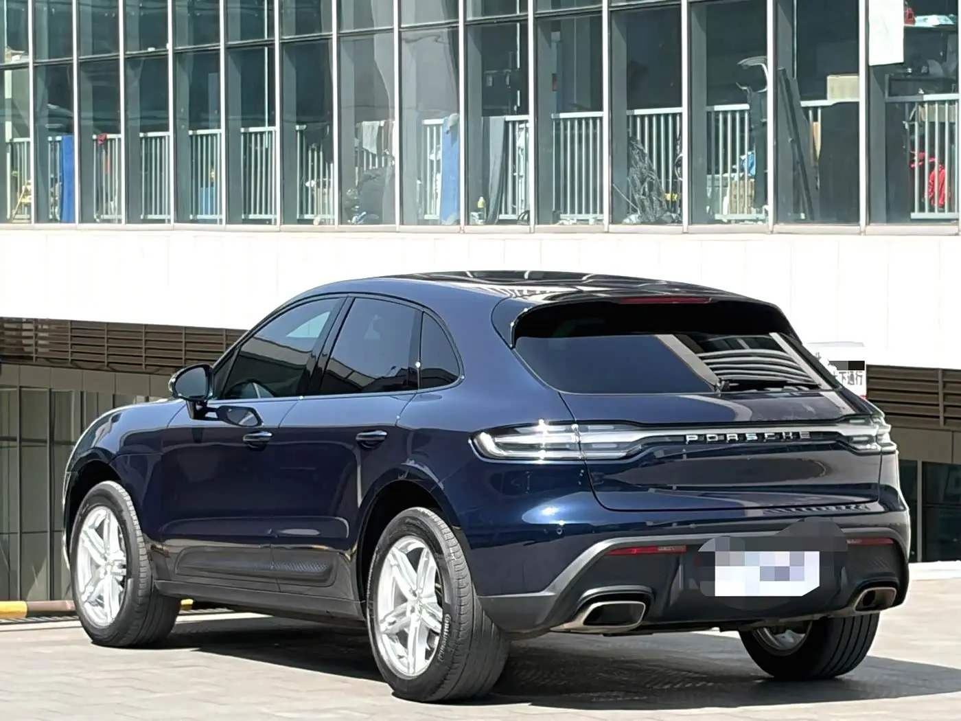 Porsche Macan 2022 — ფოტო 14/15