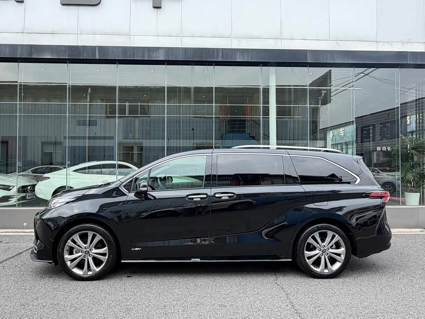 Toyota Sienna 2024 — Şəkil 3/19