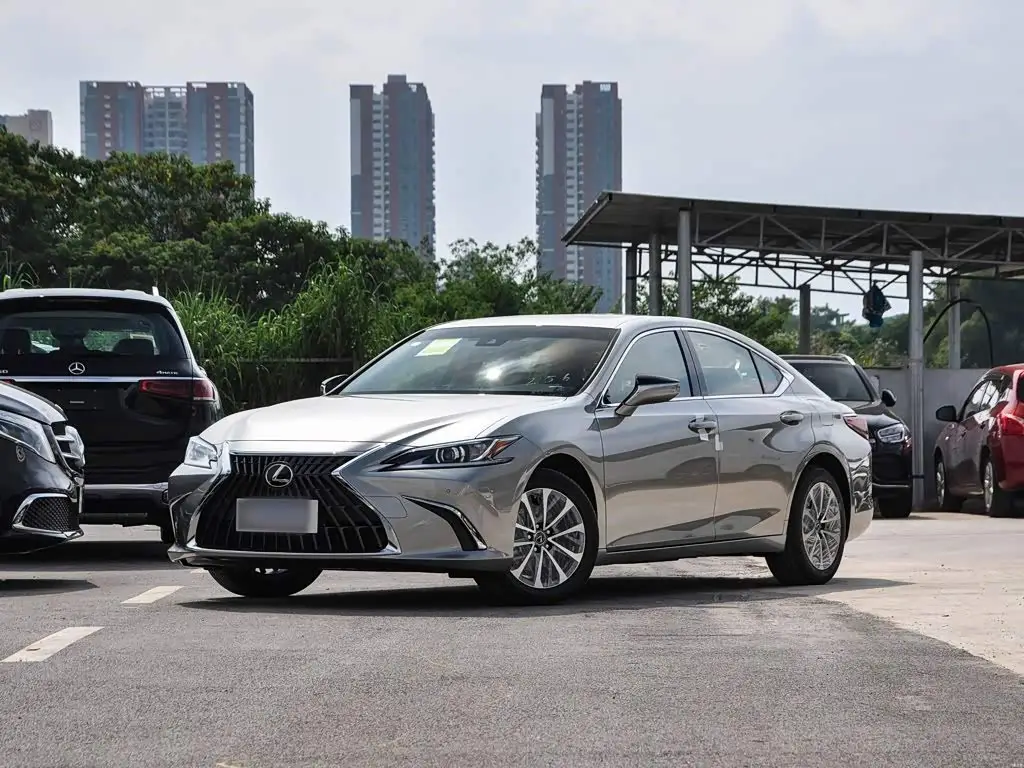 Lexus ES, 2022