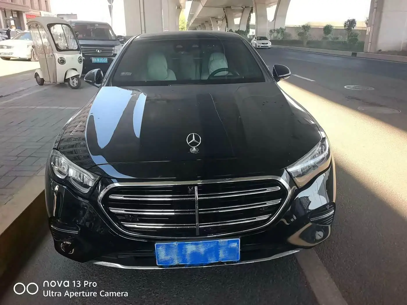 Mercedes-Benz E-Class 2024 — Photo 1/6