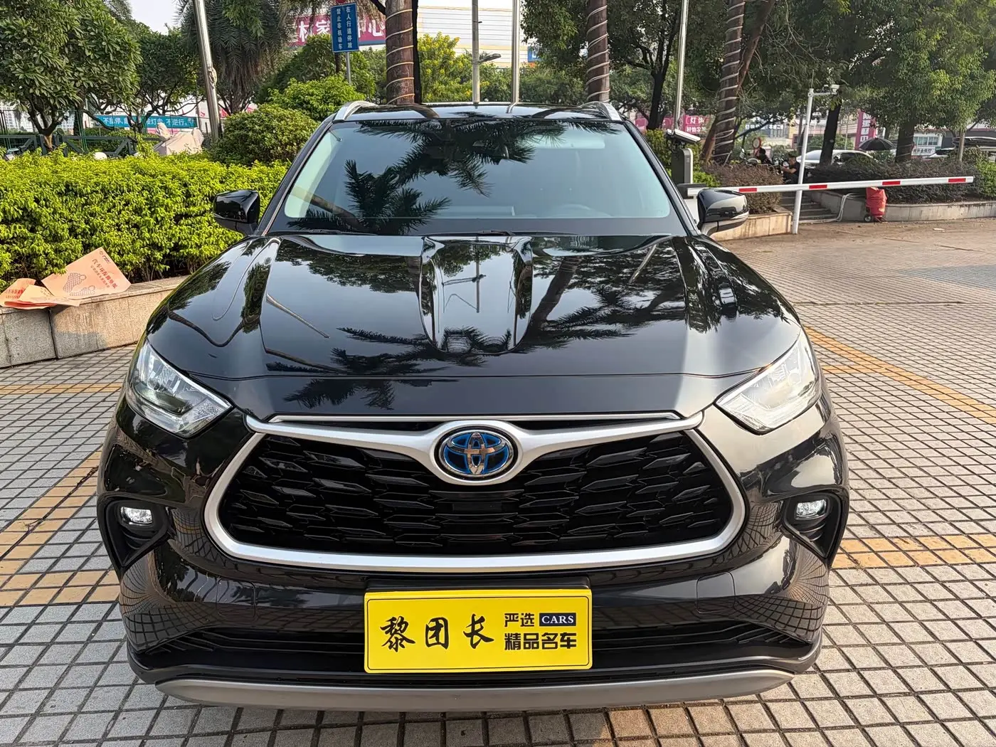 Toyota Highlander 2023 — Photo 2/20