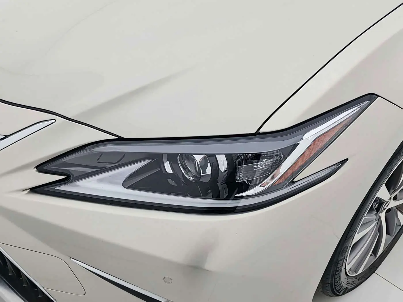 Lexus ES 2021 — Photo 14/20
