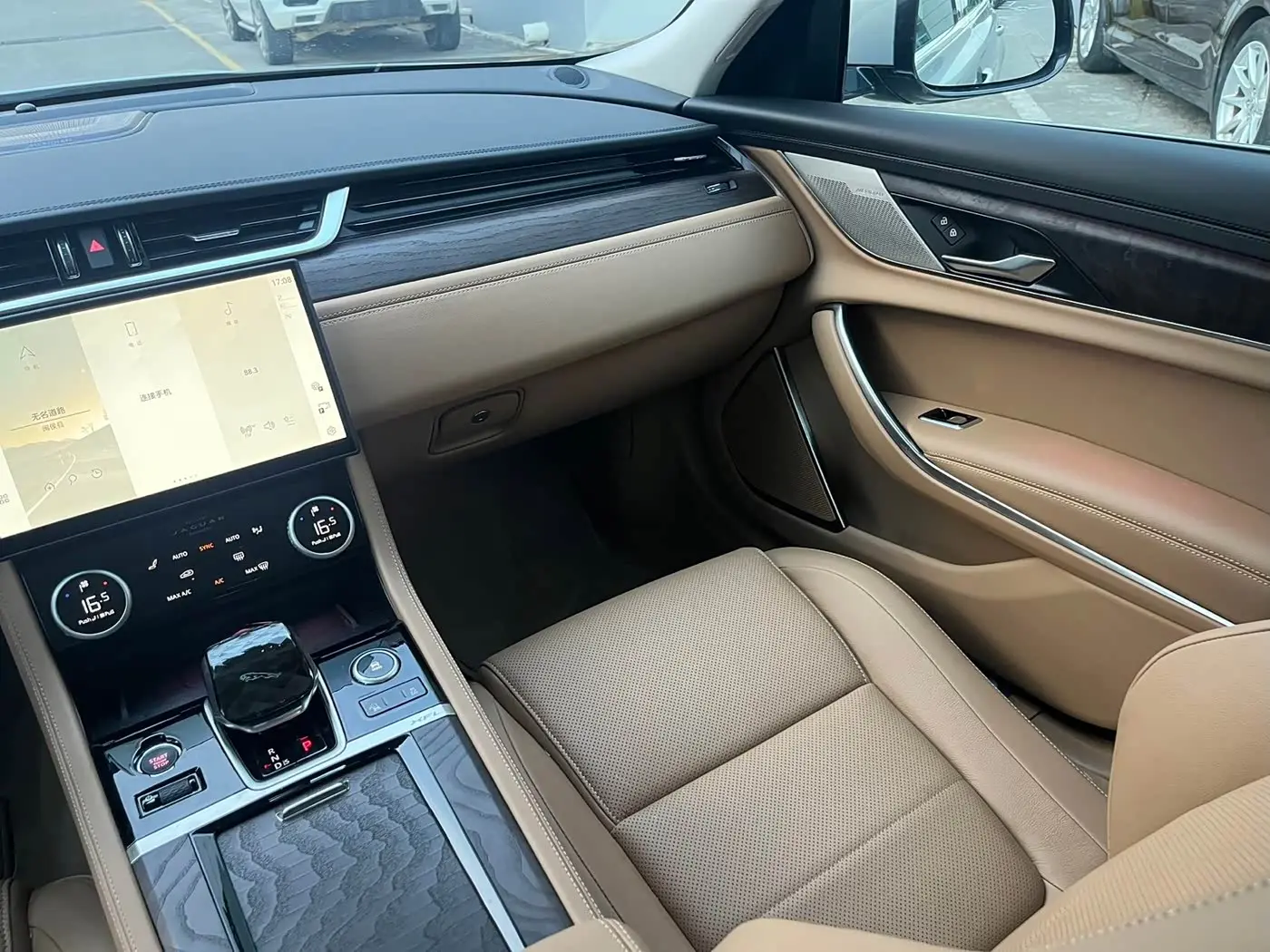 Jaguar XFL 2025 — Photo 8/12