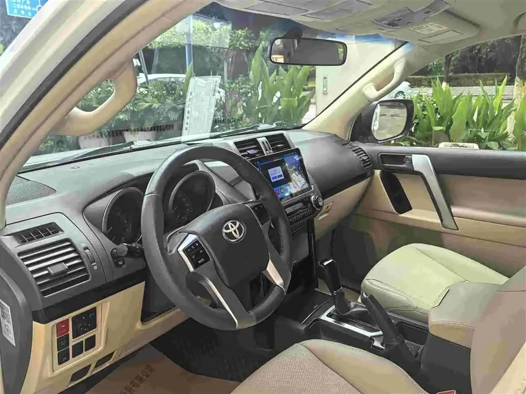 Toyota Prado 2015 — Photo 8/16