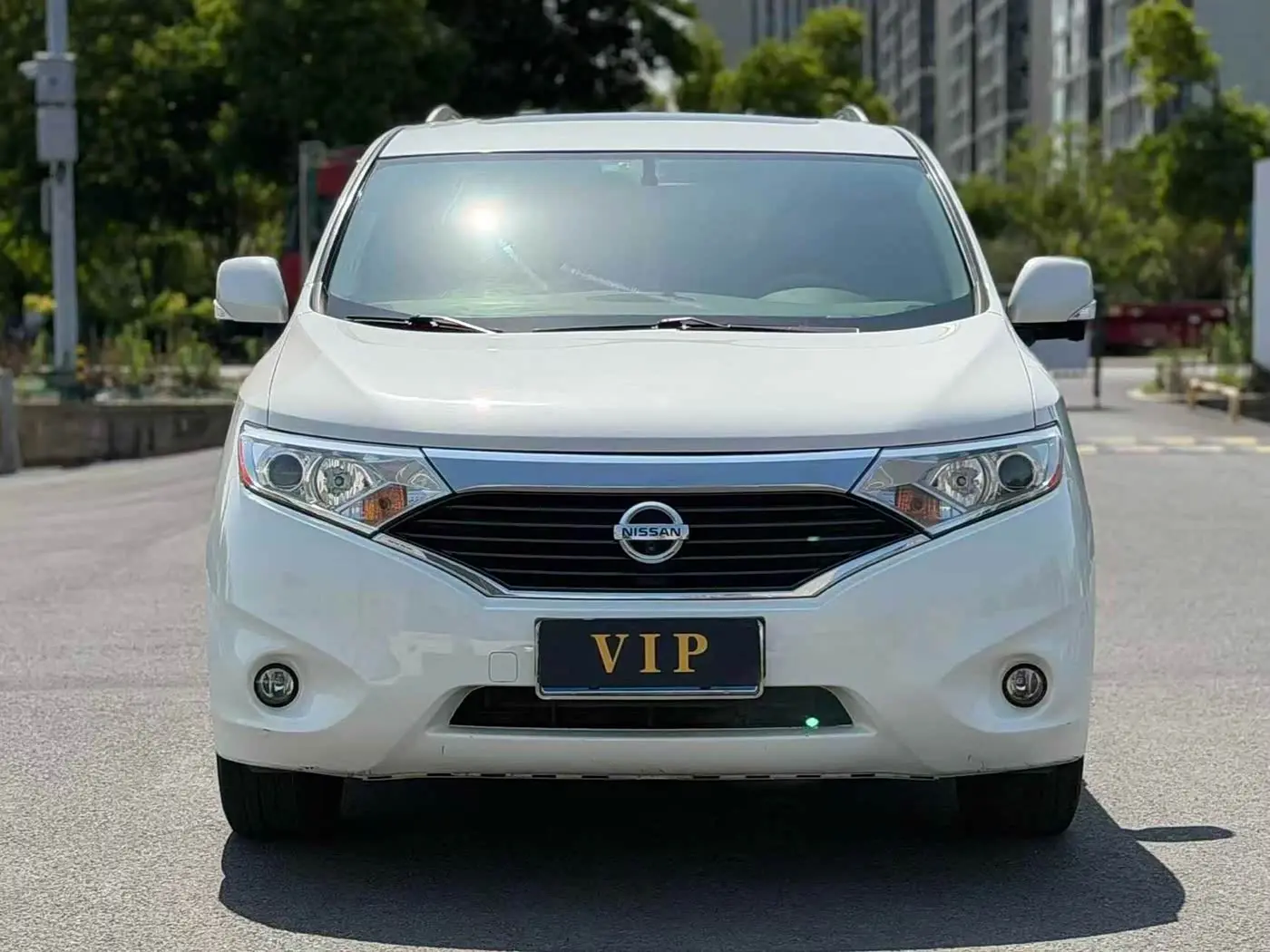 Nissan Quest 2018 — Фото 2/11