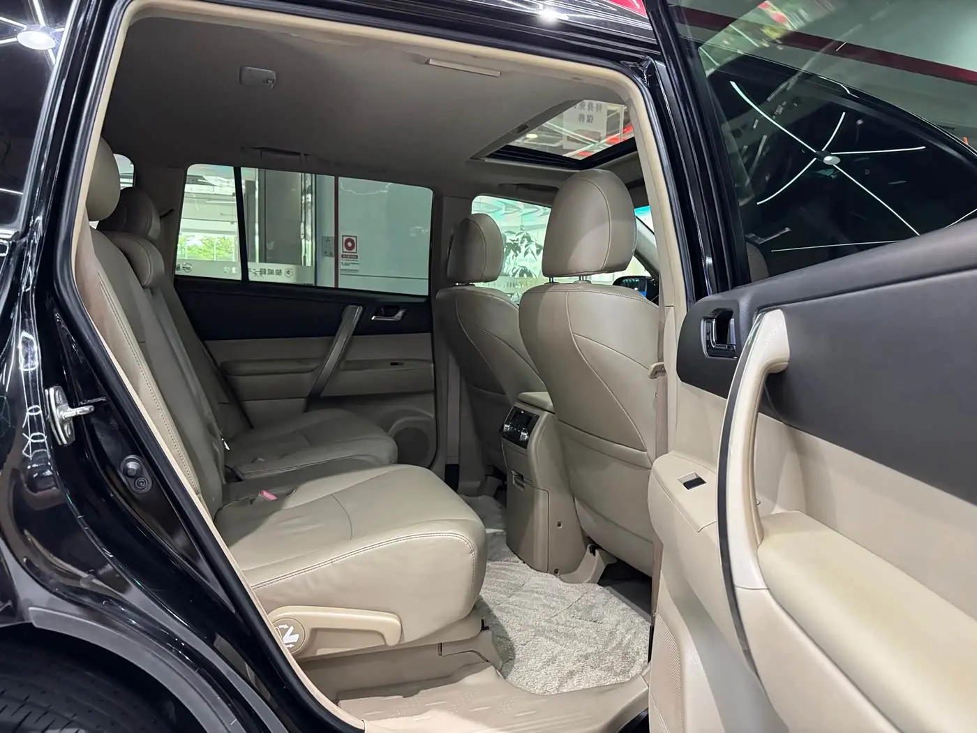 Toyota Highlander 2014 — ფოტო 10/17
