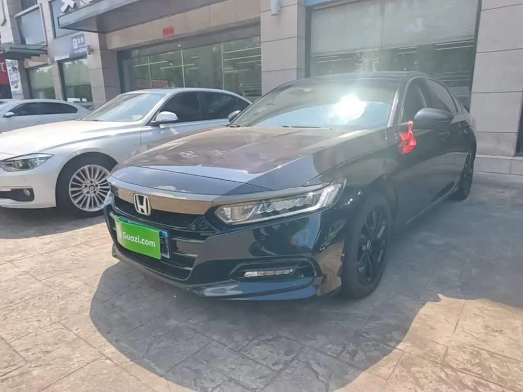 Honda Accord 2021 — Фото 2/20