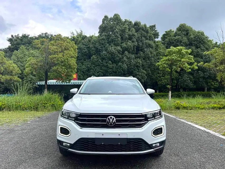 Volkswagen T-ROC 2022 — Photo 1/11