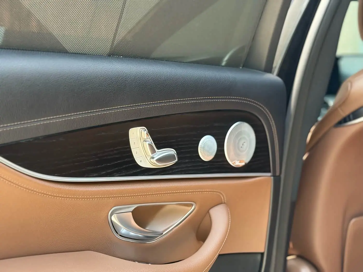 Mercedes-Benz E-Class 2021 — Photo 7/10