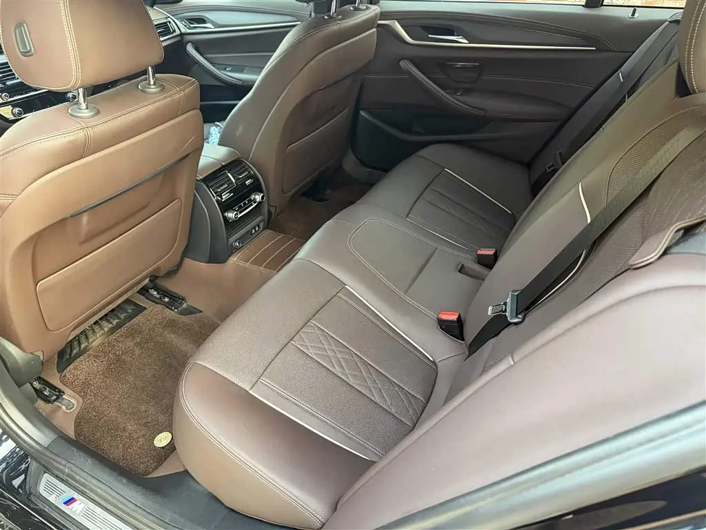BMW 5 Series 2022 — Фото 14/20