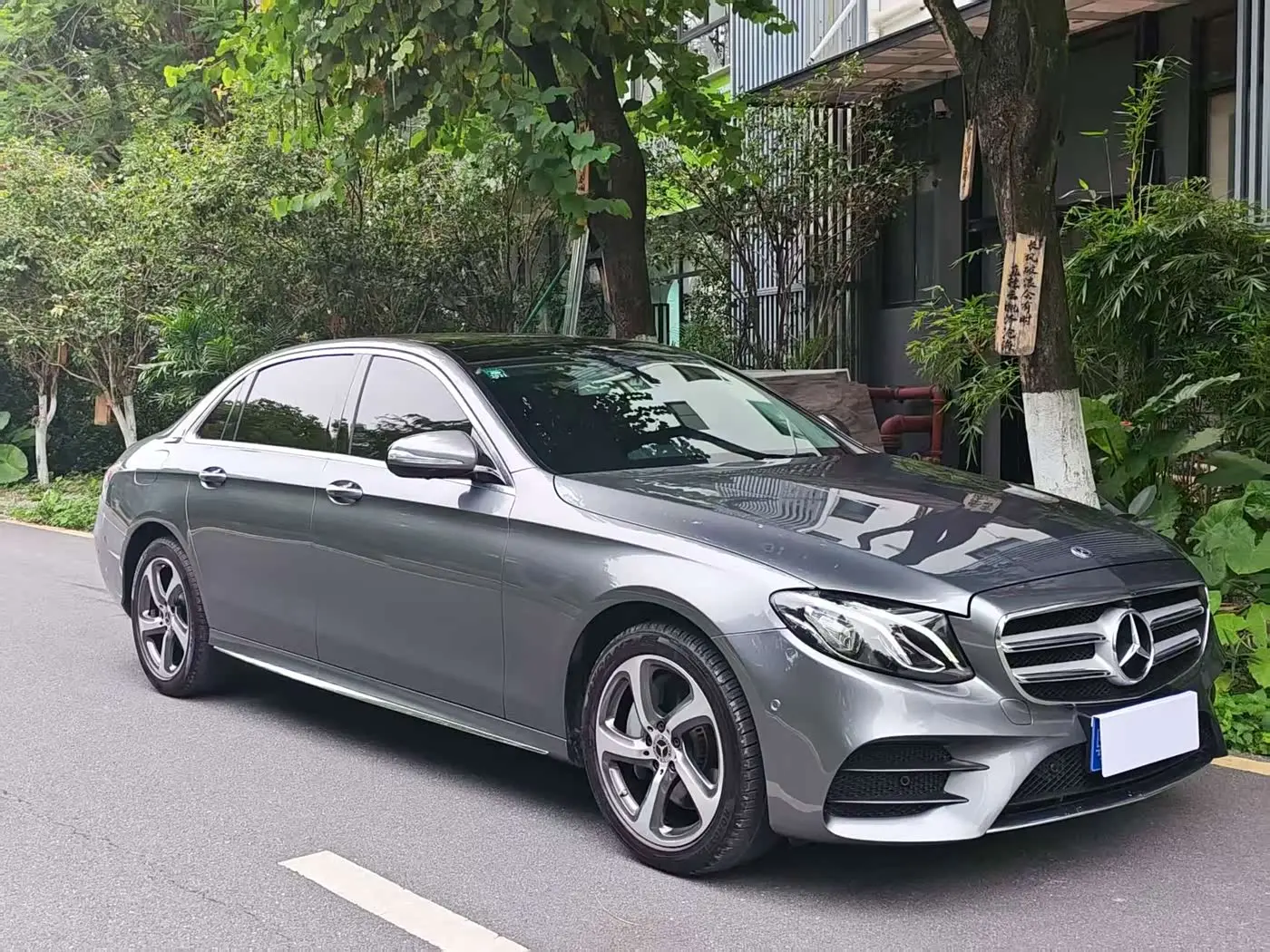 Mercedes-Benz E-Class 2019 — Photo 3/18