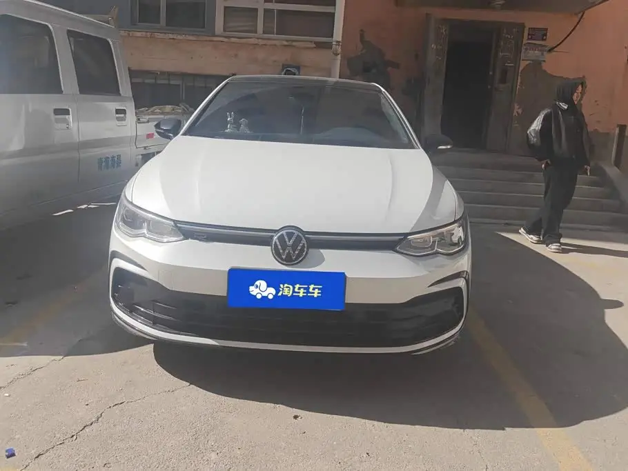 Volkswagen Golf 2023 — Photo 2/16