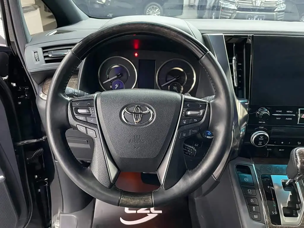 Toyota Vellfire 2022 — Photo 10/16