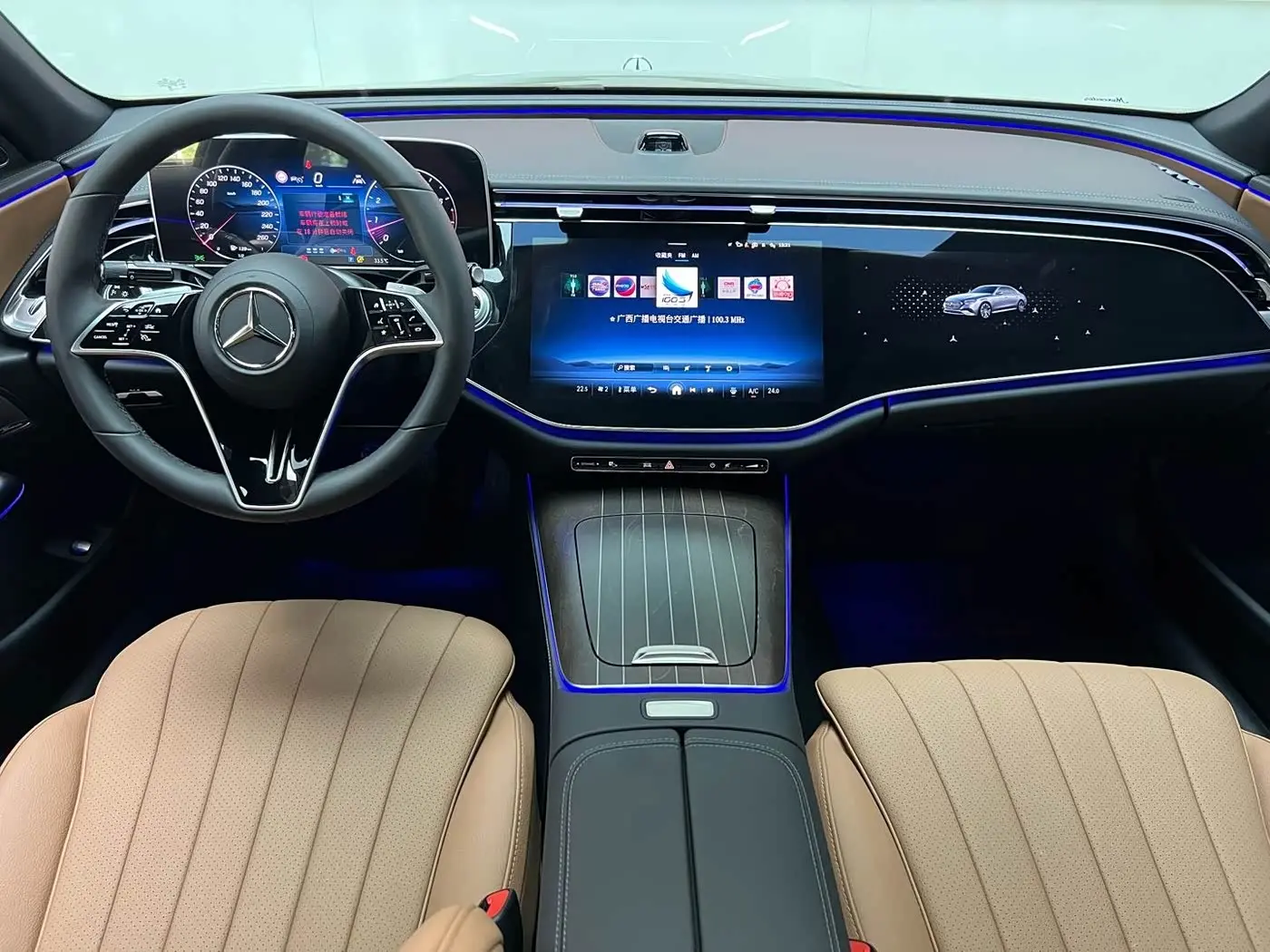Mercedes-Benz E-Class 2025 — Photo 12/20