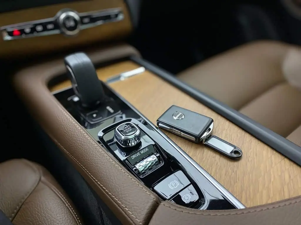 Volvo XC90 2021 — Фото 11/12