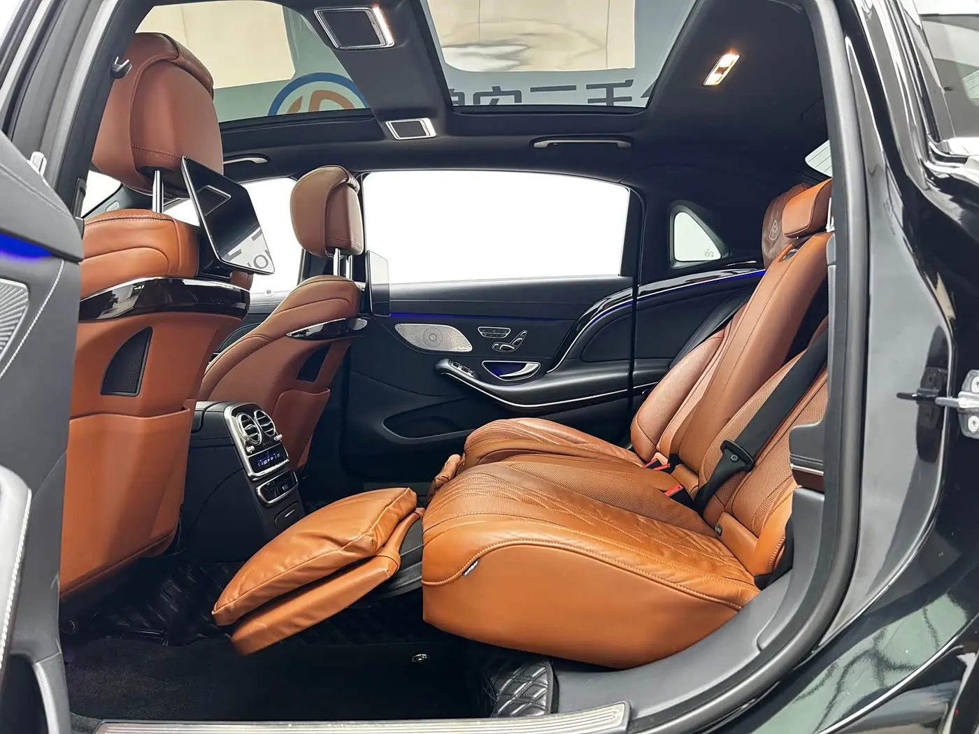Mercedes-Benz Maybach S-Class 2020 — Photo 12/20
