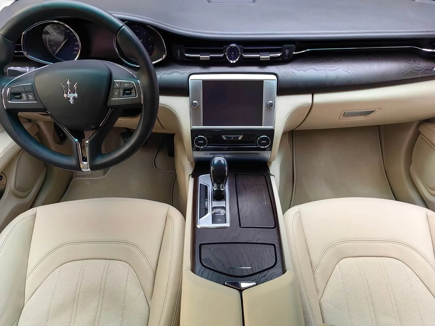Maserati Quattroporte 2015 — Şəkil 13/17
