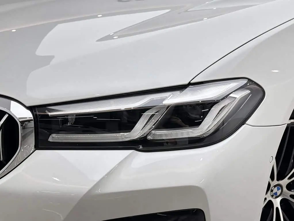 BMW 5 Series 2022 — Photo 17/19