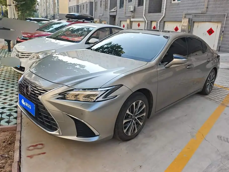 Lexus ES, 2025