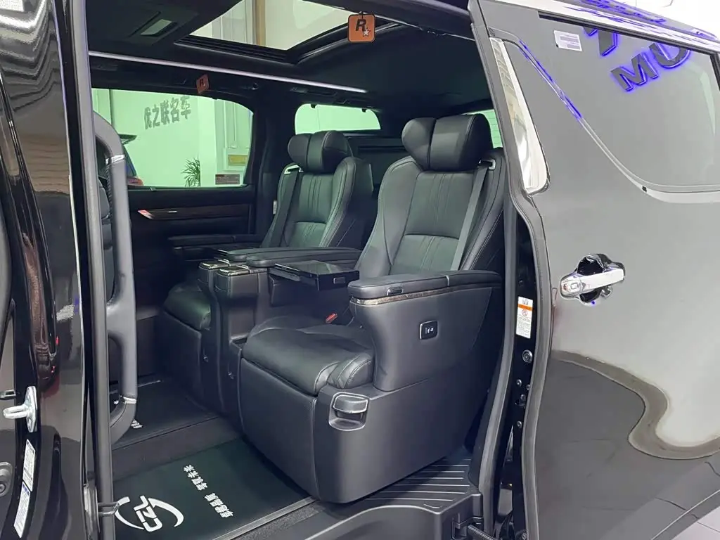 Toyota Vellfire 2022 — Photo 9/16