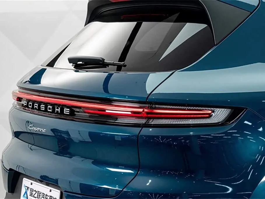 Porsche Cayenne 2024 — Photo 8/20