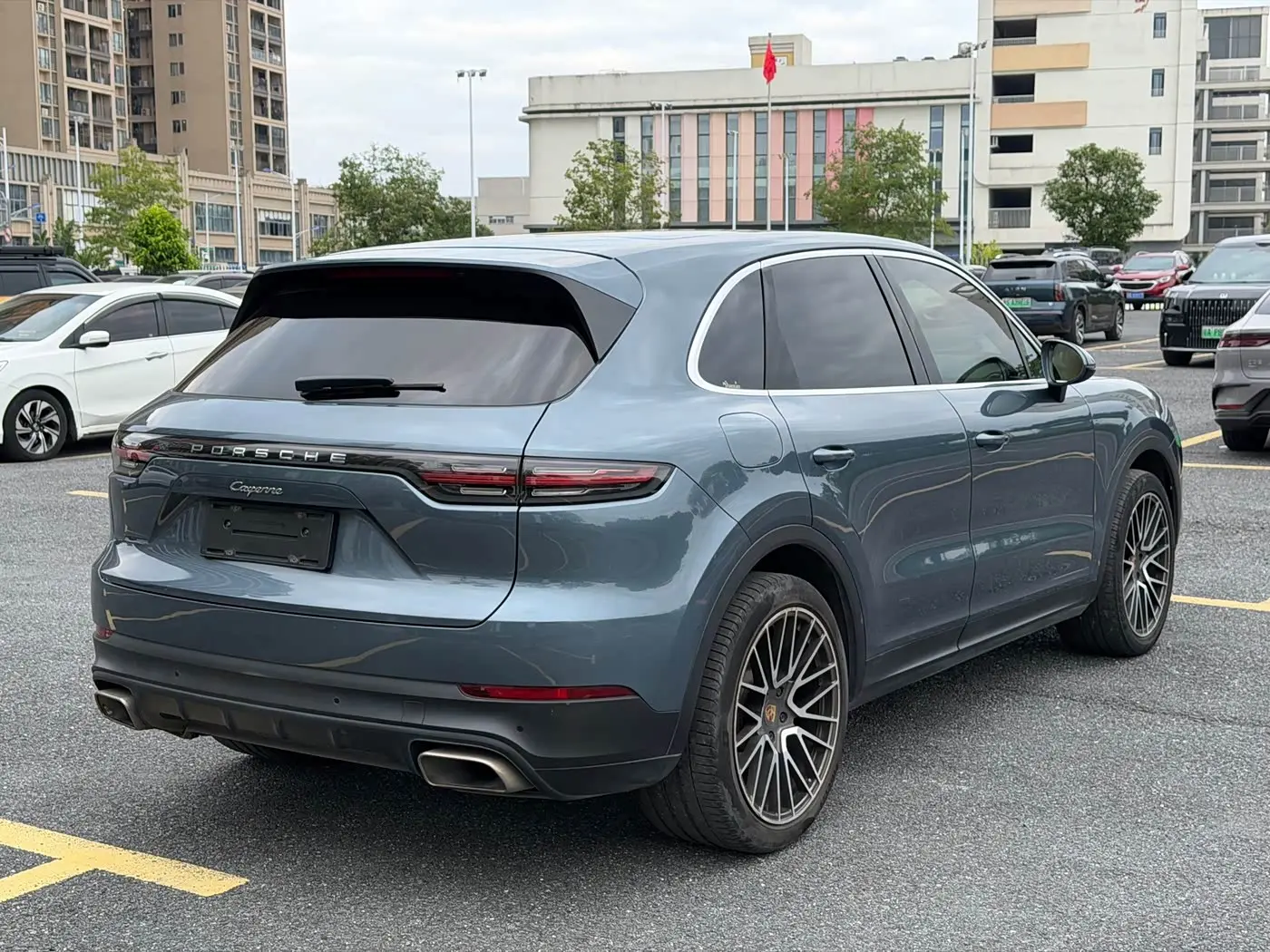 Porsche Cayenne 2018 — Photo 8/18