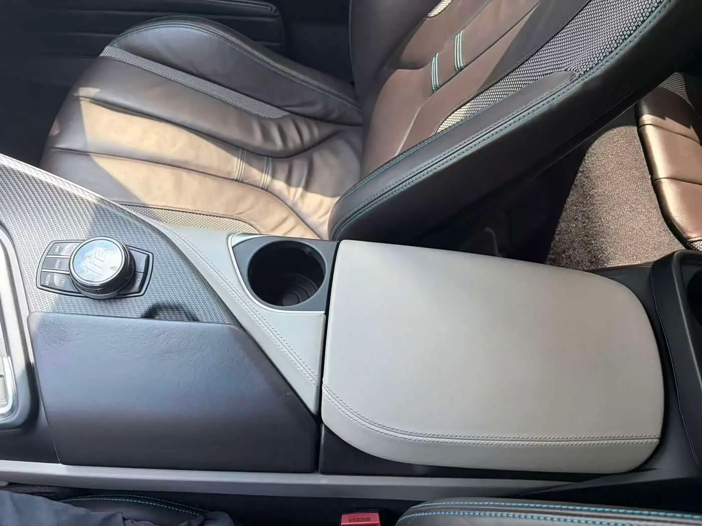 BMW i8 2016 — Photo 8/15